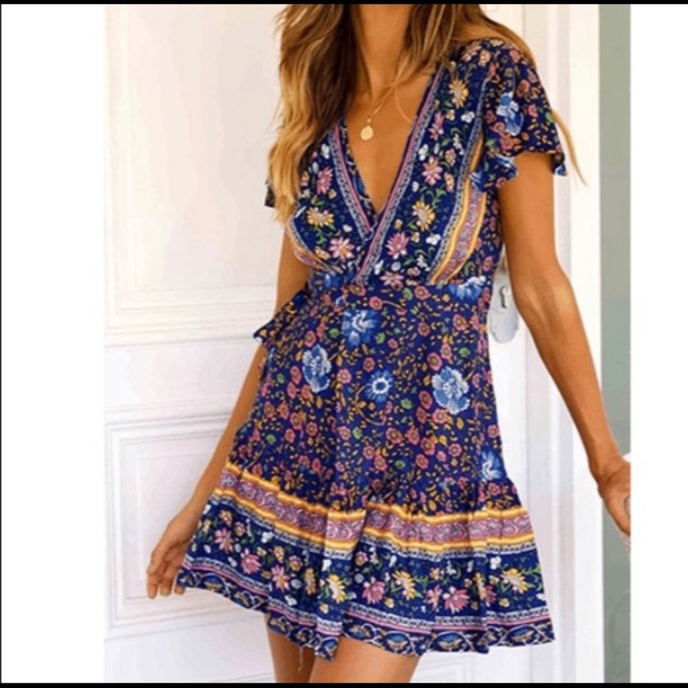 Feminine multi color floral dress - Picture 3 of 6